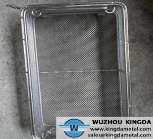 Metal mesh basket element