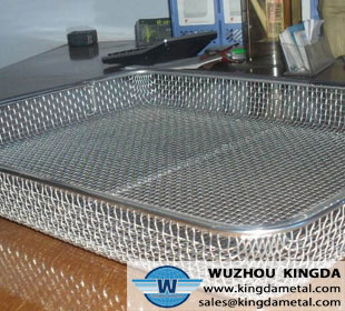 Wire mesh basket tray holder
