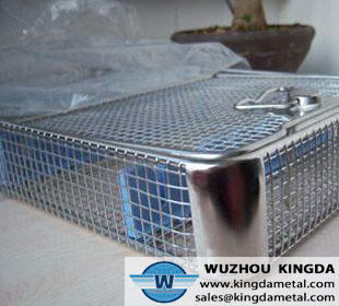 Wire mesh basket with cover