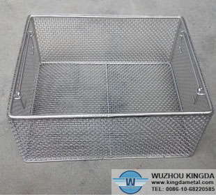 Wire mesh baskets with handles