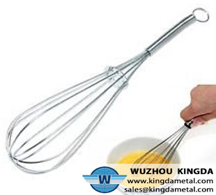 Manual egg beater