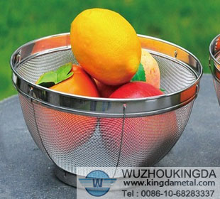Mesh basket for vegetables