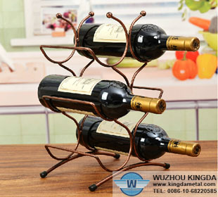 Metal wine bottle holders