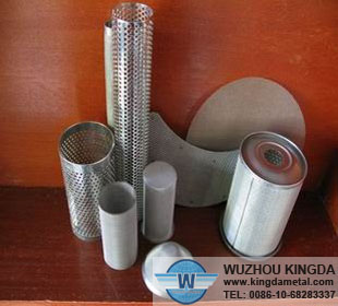 Metallic wire mesh filter element