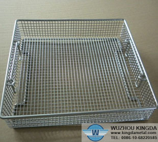 Surgical instrument baskets